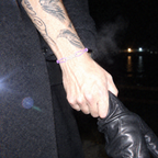 Player-Armband Lila In Action