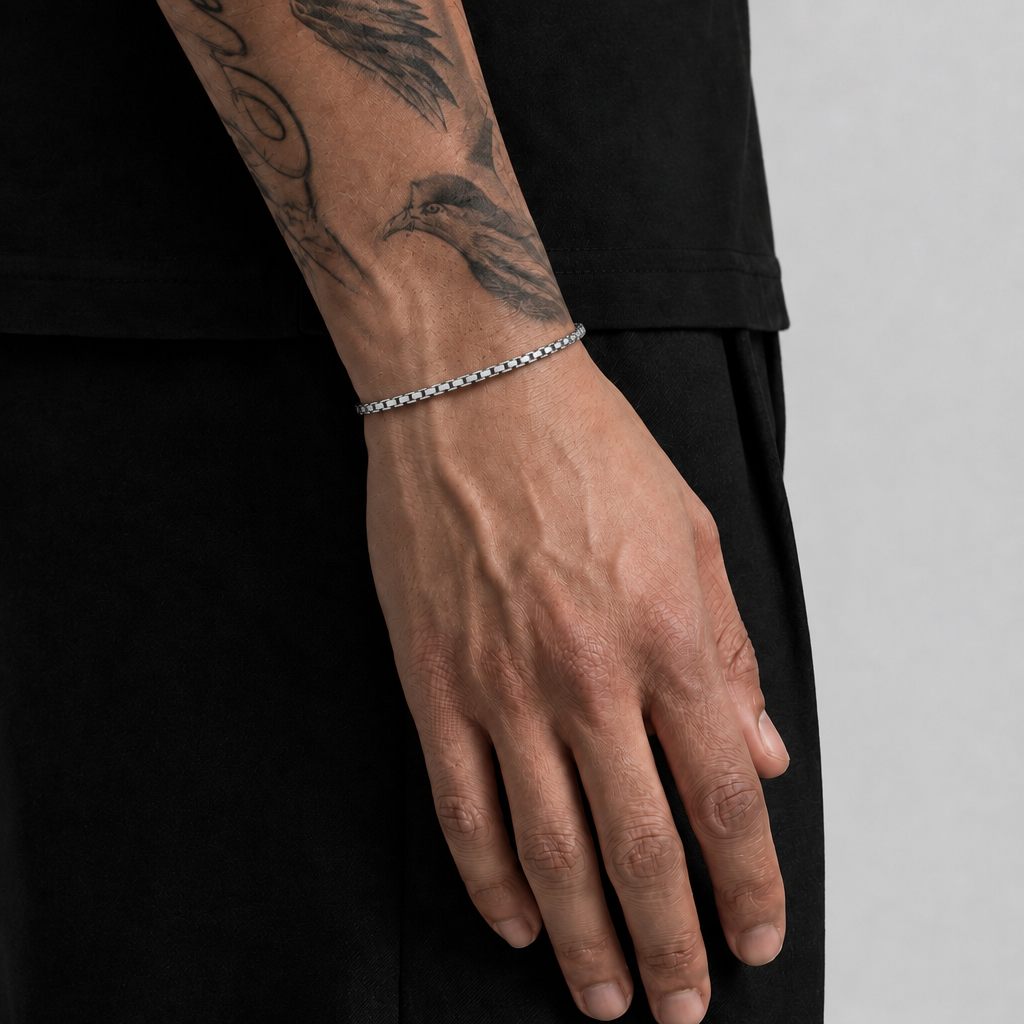 Boxy-Armband Silber am Handgelenk
