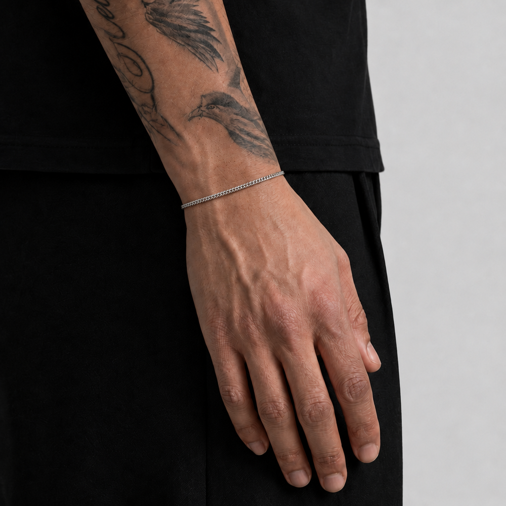 Mini-Cuban-Armband am Handgelenk